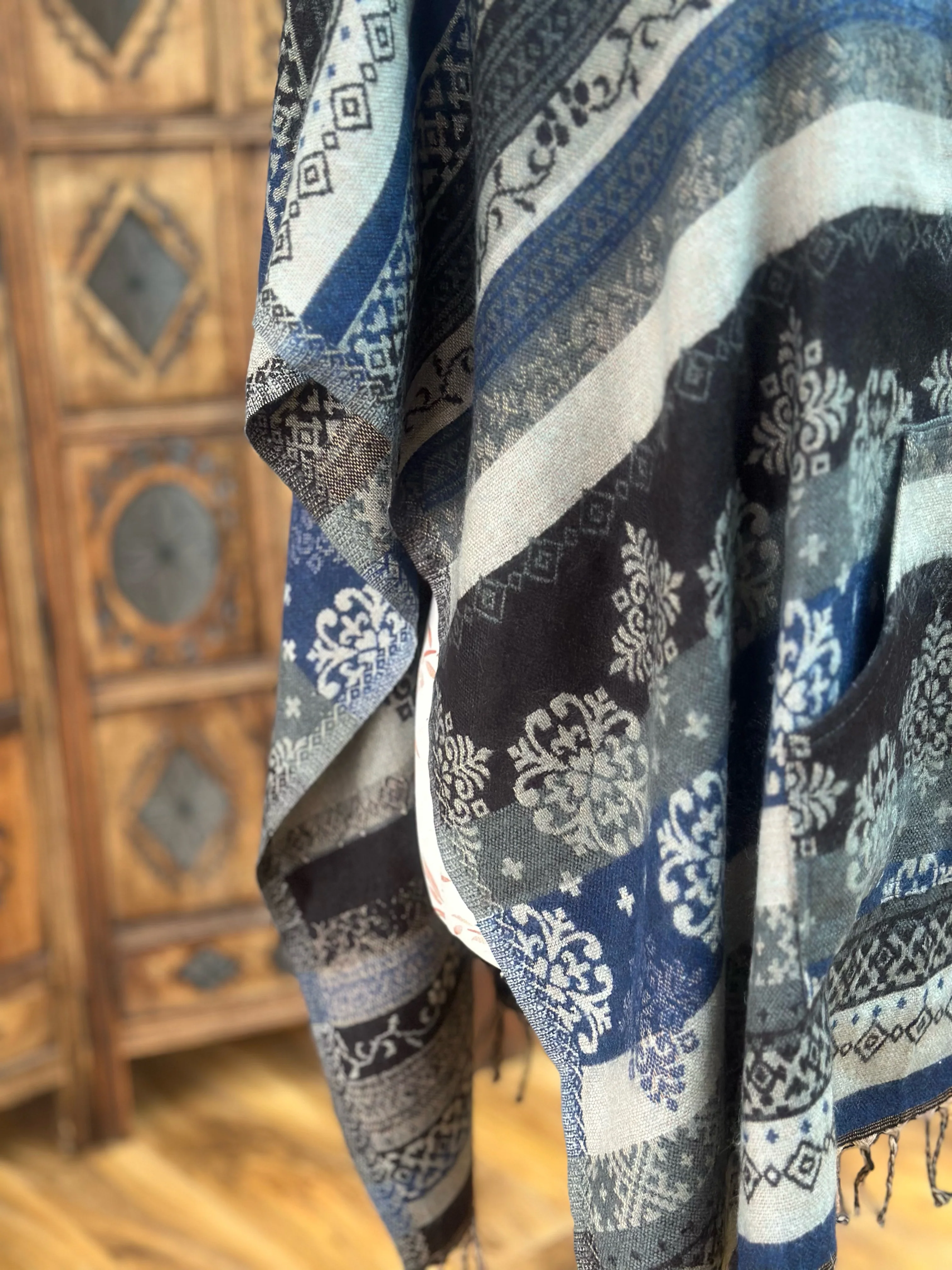 NORTHERN SKIES PONCHO - Image 2